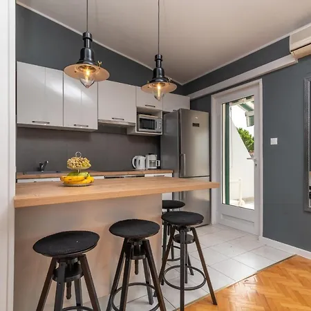 Διαμέρισμα With A Parking Space Mavarstica, Ciovo - 16215 *